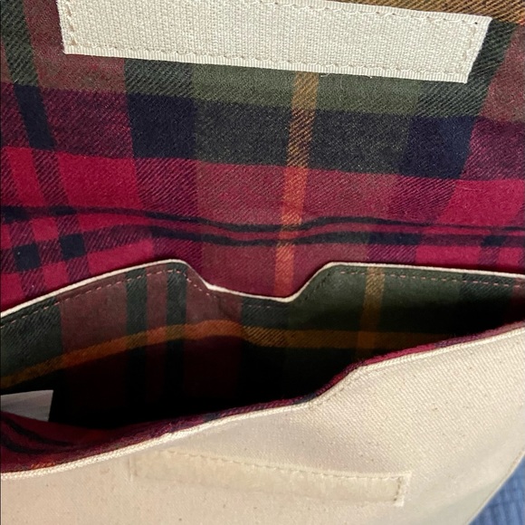 LL bean ipad case. Limited edition. Brand new, never used. - Picture 4 of 5